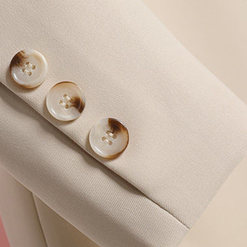 Blazer met beige knopen detaillijst