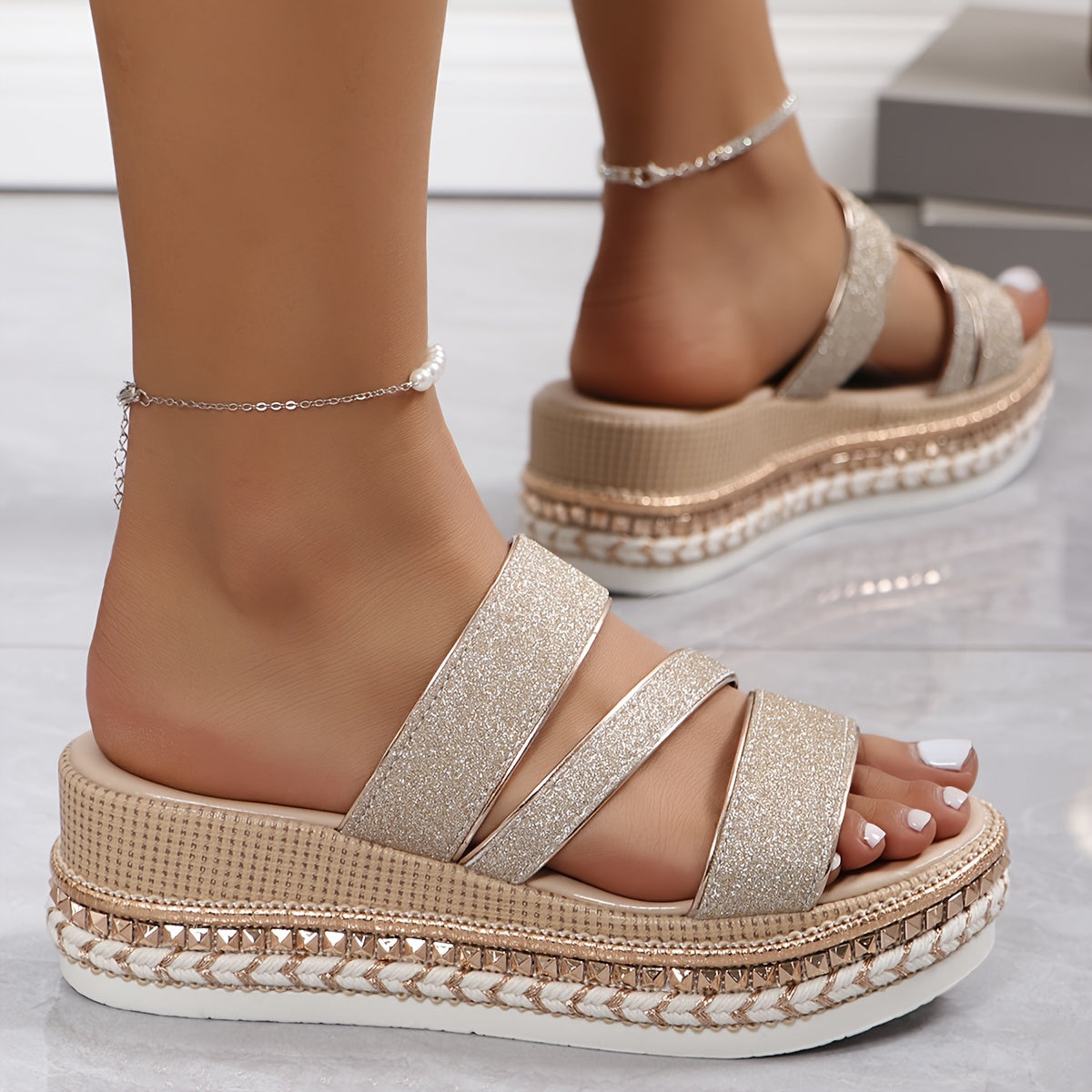 Nina Champagnekleurige platformsandalen met glitter accent voor dames