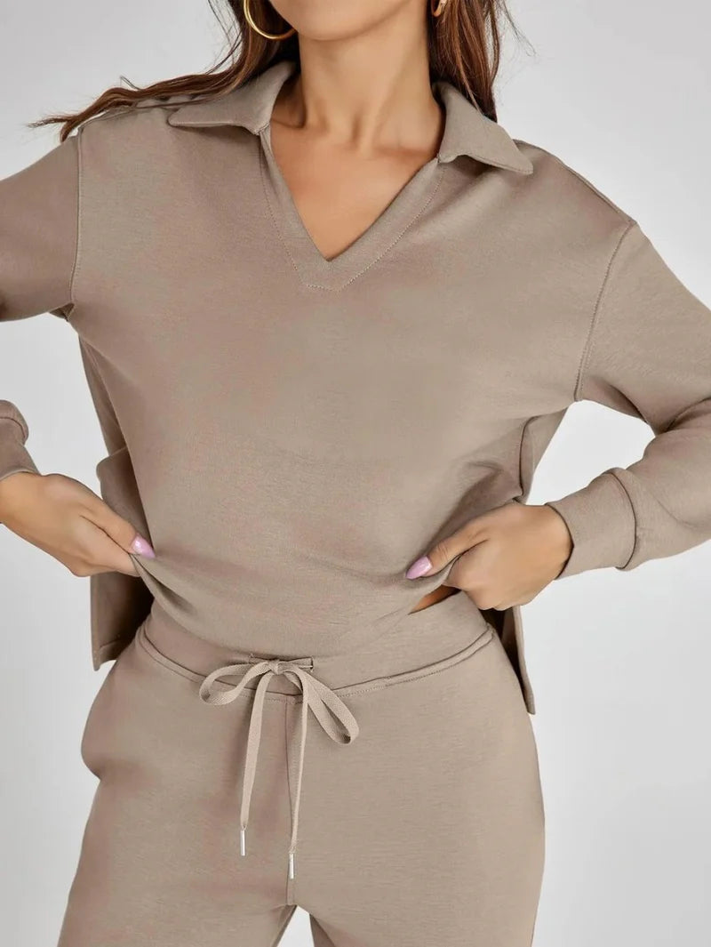 Tweedelige lounge set dames beige met riempje close-up