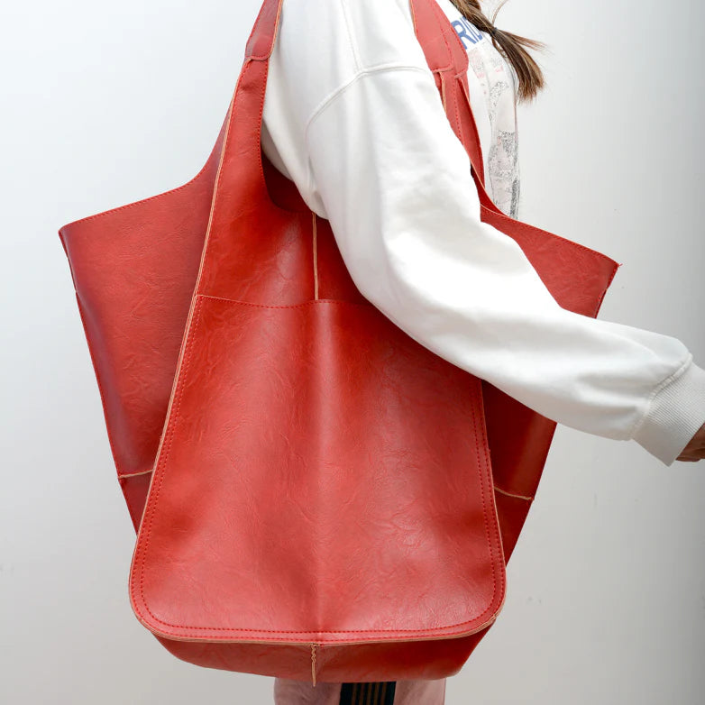 Valerie Oversized schoudertas in vintage leer met ruime draagcapaciteit