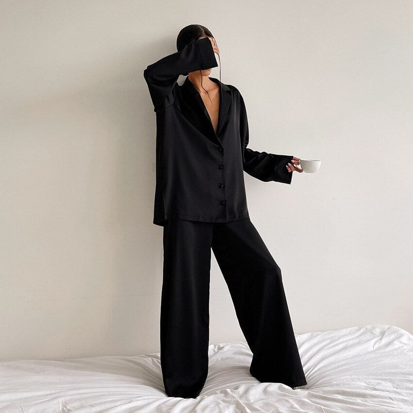Rozella | Pyjamaset met knoopsluiting en wijde pijpen van satijn voor dames