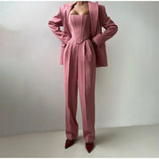 Dames set roze blazer, broek en corset top front view