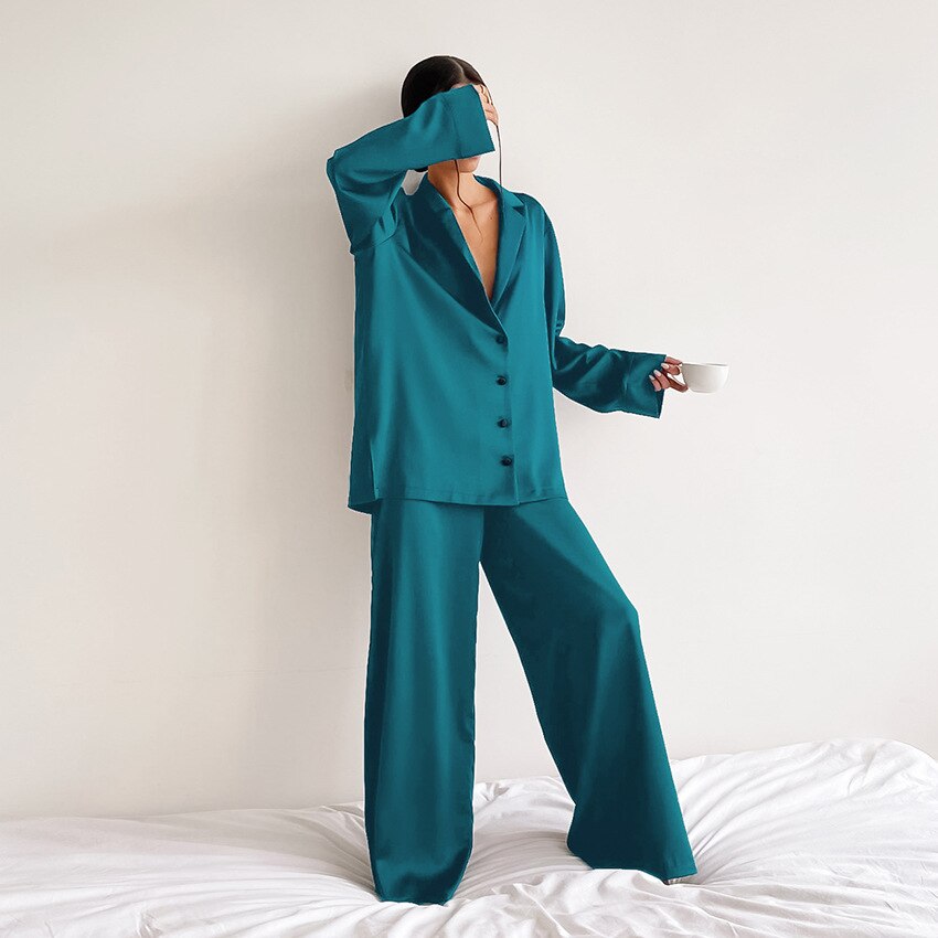 Rozella | Pyjamaset met knoopsluiting en wijde pijpen van satijn voor dames