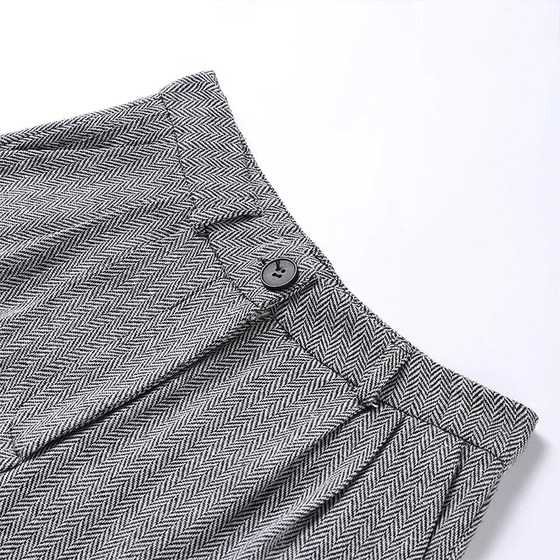 Blazer met herringbone patroon en zwarte knoppen close-up