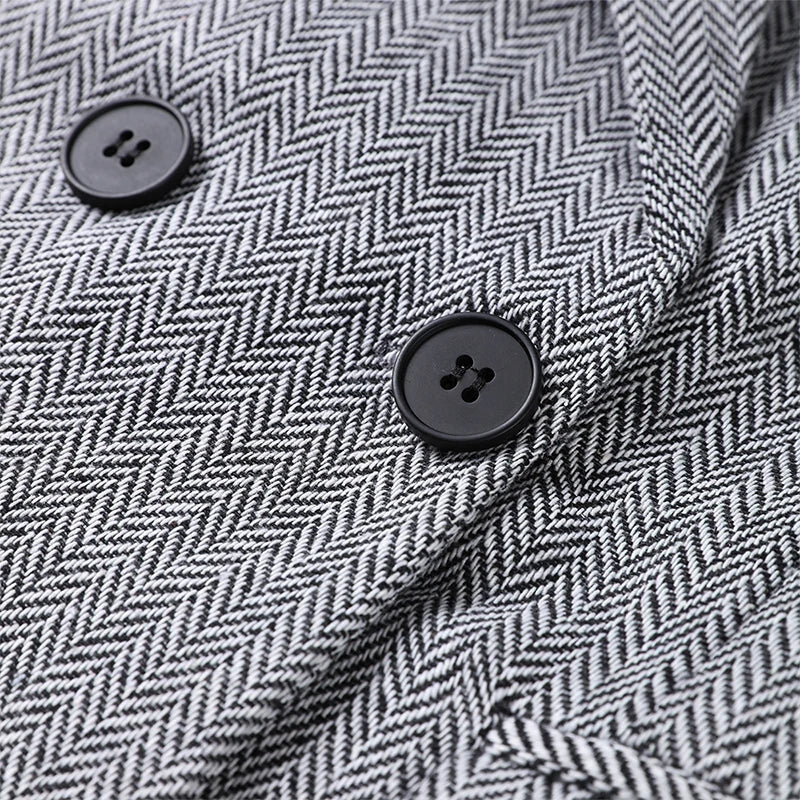 Blazer met herringbone patroon en zwarte knopen detail shot