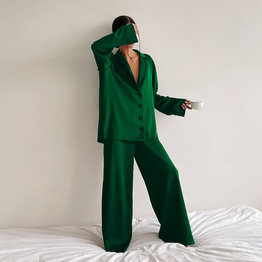 Rozella | Pyjamaset met knoopsluiting en wijde pijpen van satijn voor dames