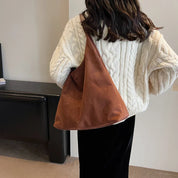 Liva Tote bag in zacht suède met ruim hoofdvak