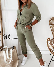 Jumpsuit groen met lange mouwen en elastische taille vooraanzicht