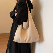 Liva Tote bag in zacht suède met ruim hoofdvak