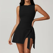 Sportjurk zwart met asymmetrische sluiting en tailleband detail shot