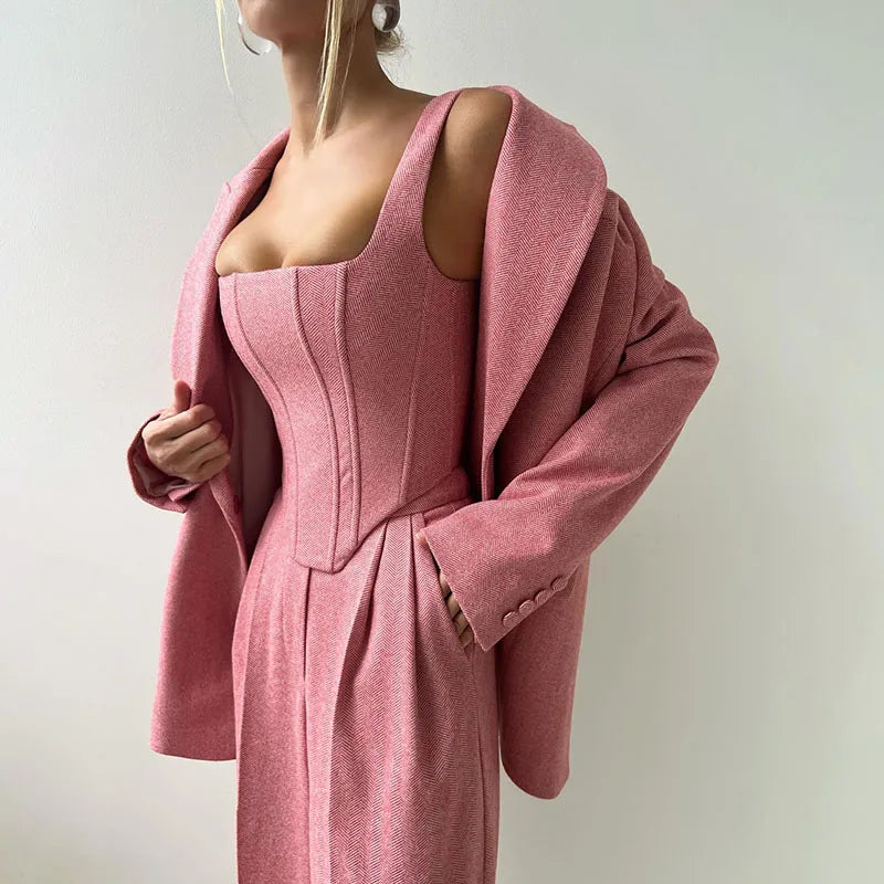 Dames set roze blazer en corset top zijprofiel