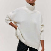 Turtleneck trui witte wol oversize front view
