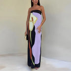 Maxi-jurk met print in paars en zwart, zijprofiel