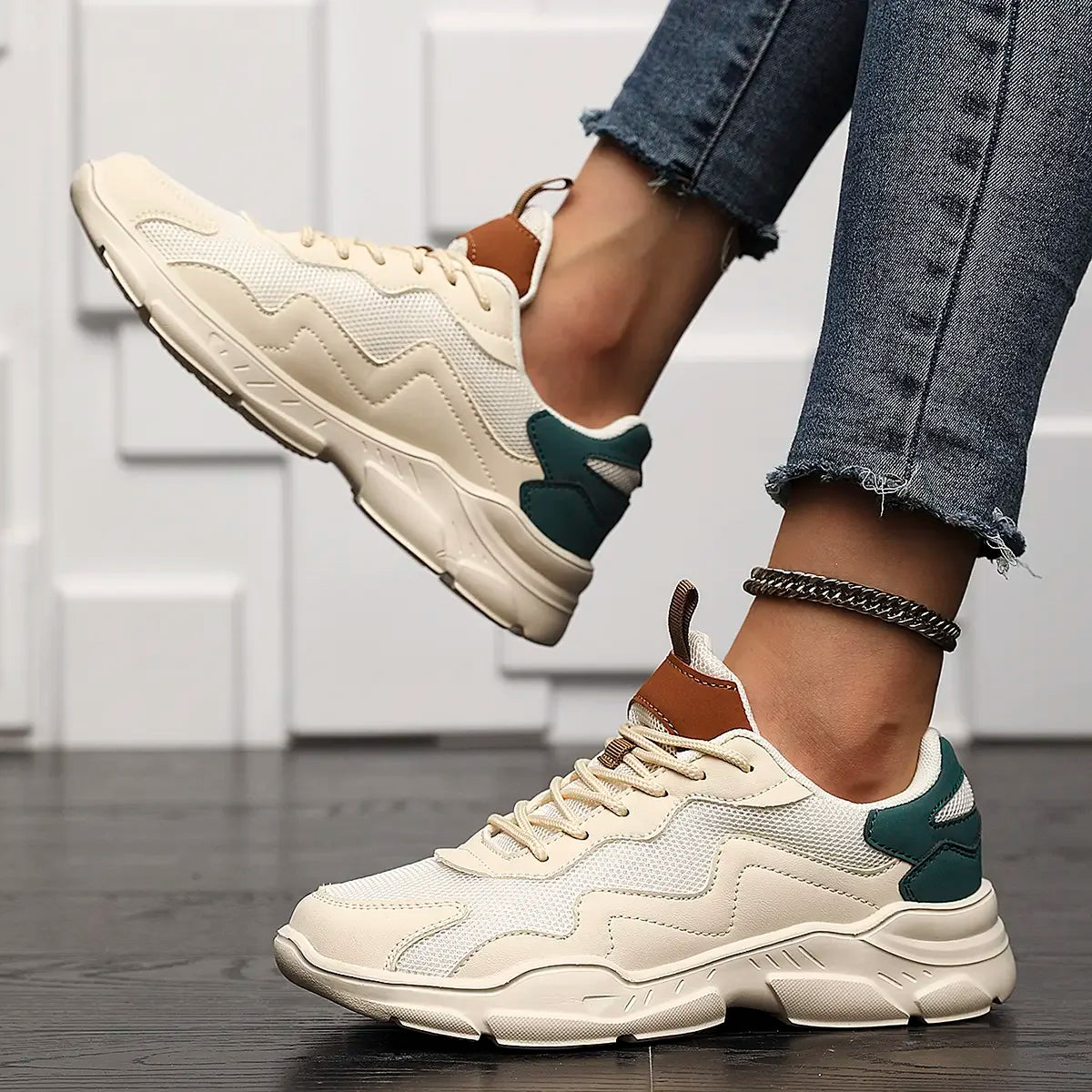 Sneakers wit-groen met kleurblokken, vooraanzicht