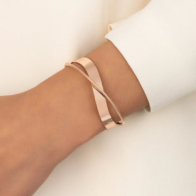 Rose gold armband with layered metal design, side view