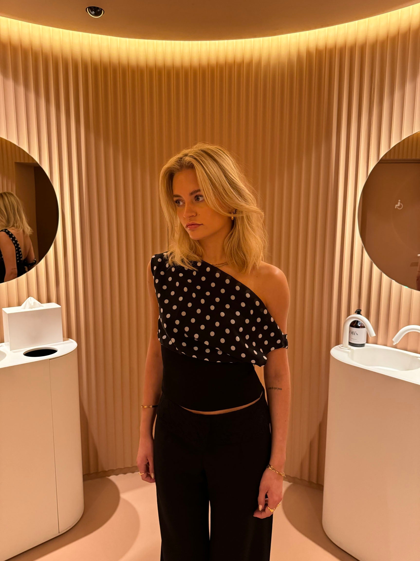 Zola | Top met Asymmetrische Polkadot Mouw