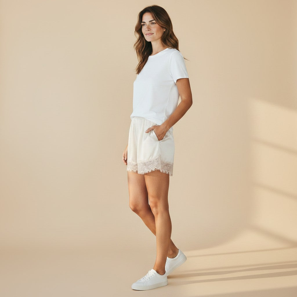 Noura Viscose shorts met kanten zoom en elastische taille voor dames