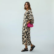 Liv Midi jurk met panterprint en flatterend silhouet voor dames