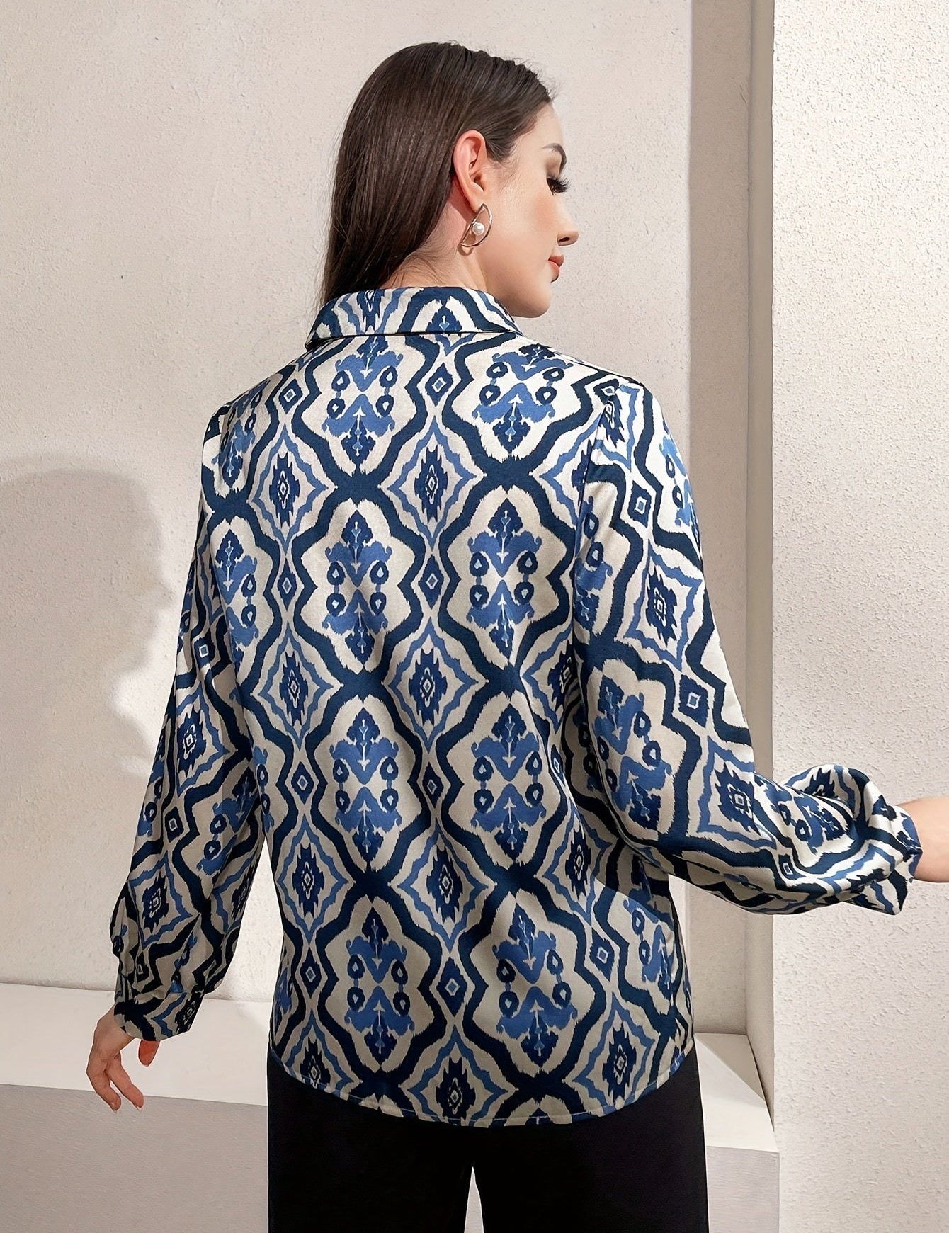 Witte Blouse Dames Met Grafische Print | Elegante Stijl 1