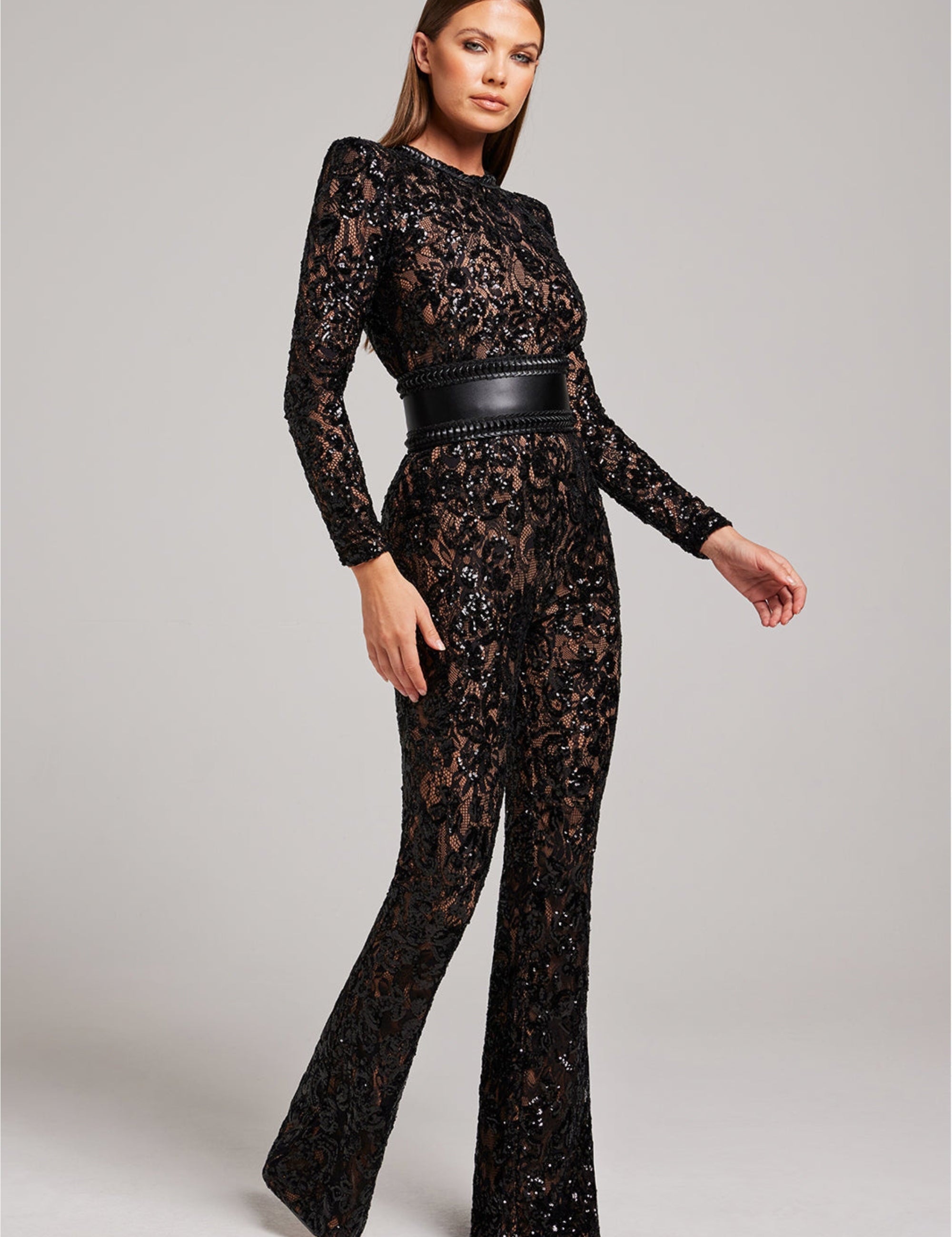 Jumpsuit zwart kant met riem detail zijkant