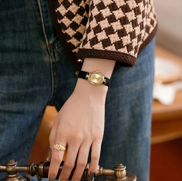 Horloge, gouden wijzerplaat, zwarte leren band, Dames