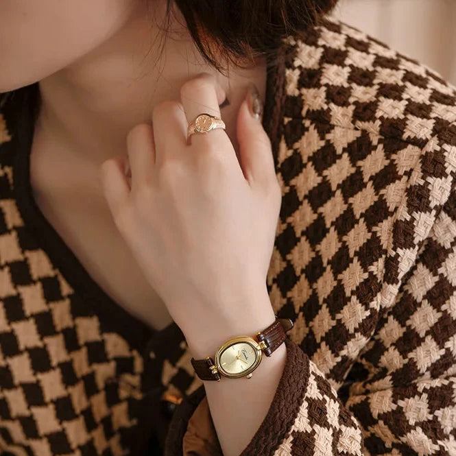 Horloge, gouden wijzerplaat, zwarte leren band, Dames