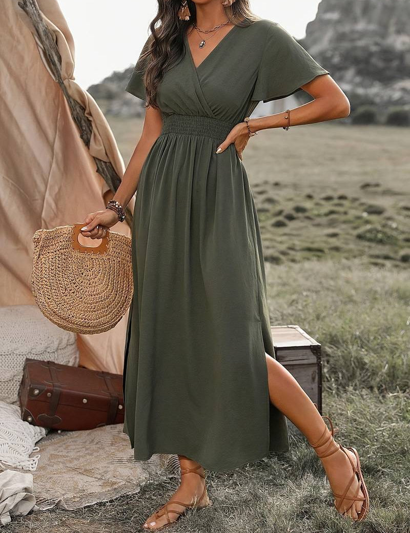 Elegante jurk met korte mouwen en koorkraag groen zijprofiel