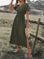 Elegante jurk groen met korte mouwen en koorkraag, zijprofiel