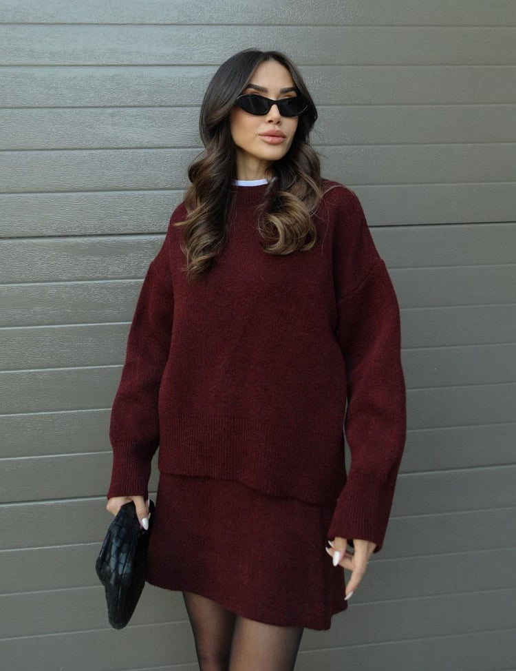 Gebreide set met top en rok in donkerrood, front view