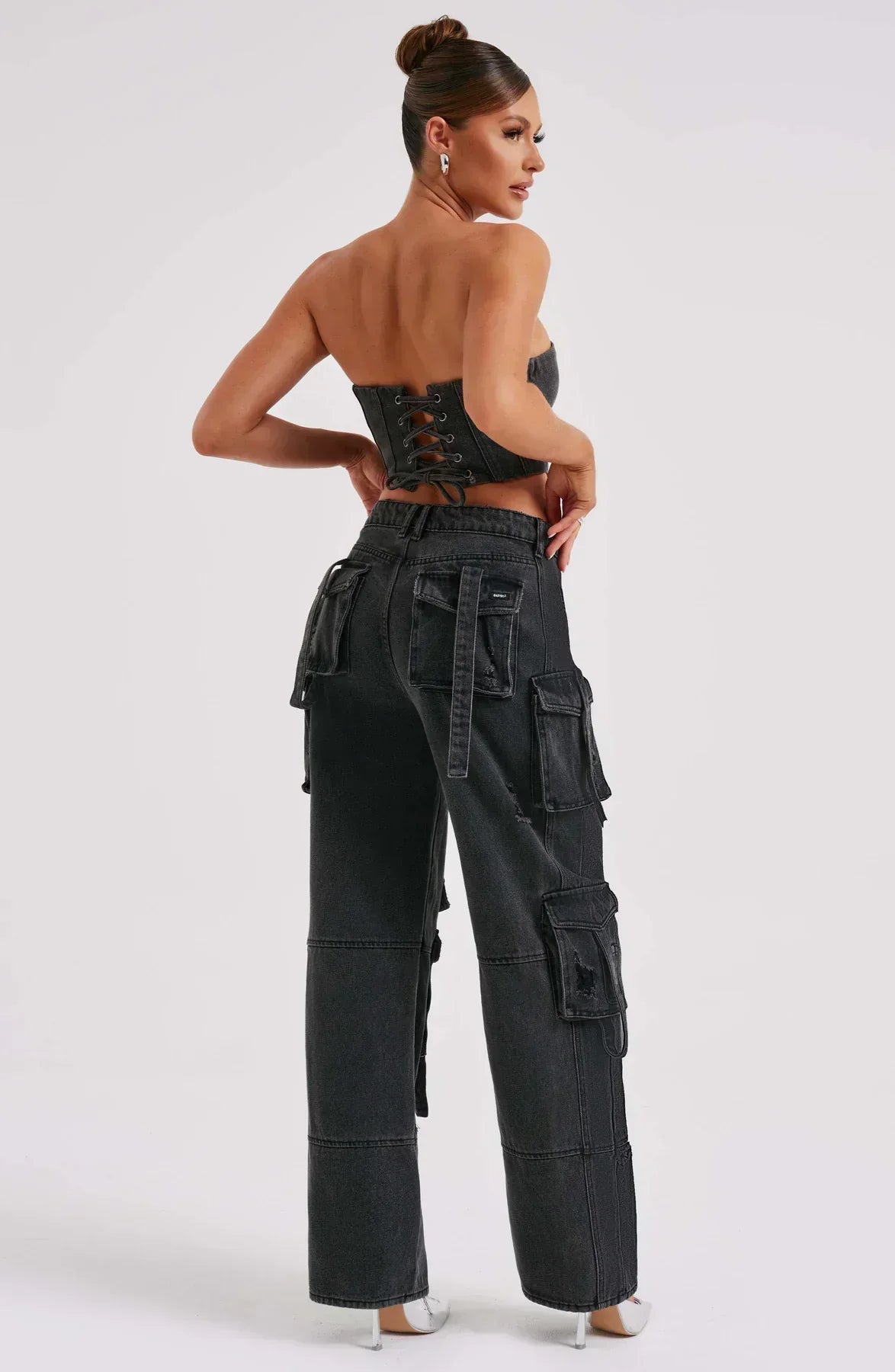 Korset en cargo jeans zwart denim met details achterzijde