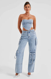 Tweedelige denim set met korset en cargo jeans, lichtblauw, front view