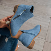 Blauwe suede laarzen met hak en rits detail shot
