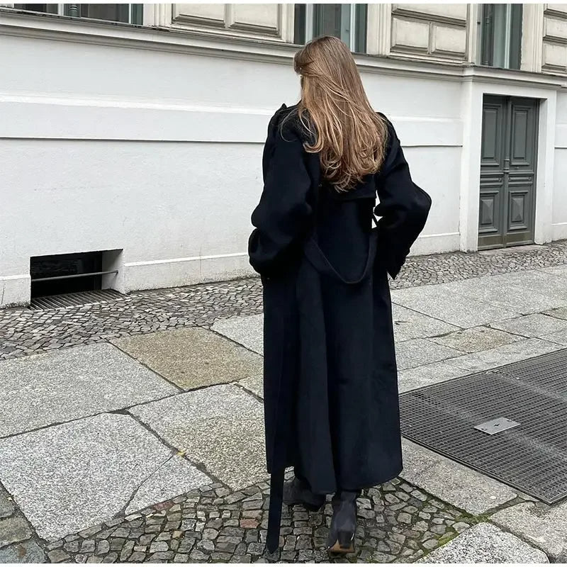 Jacquelynn | Klassieke Lange Trenchcoat Design en Ceintuur