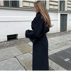 Jacquelynn | Klassieke Lange Trenchcoat Design en Ceintuur