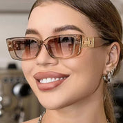 Yara Vierkante Zonnebril met Goudkleurig Detail voor dames