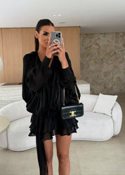 Mini-jurk zwart met plooien en parelknopen, front view