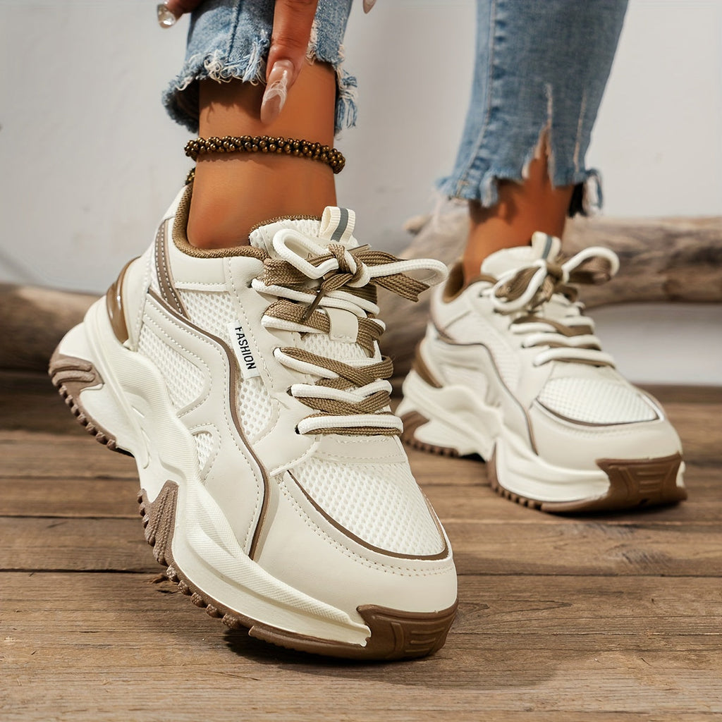 Sportieve sneakers wit met beige details vooraanzicht