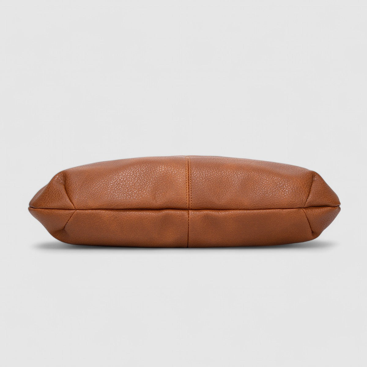 Schoudertas bruin leer detailopname
