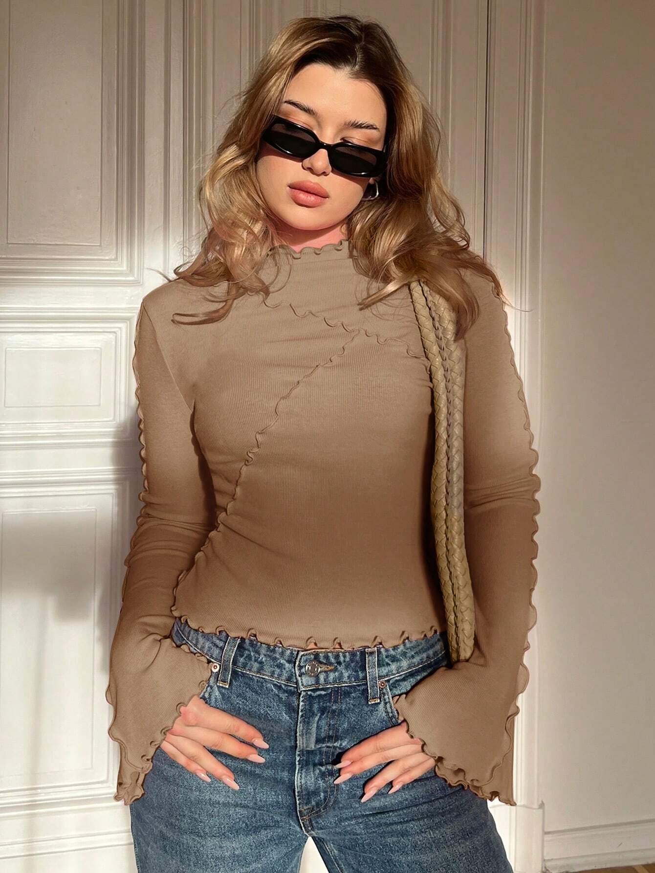 Jersey top bruin met ruches slim fit vooraanzicht