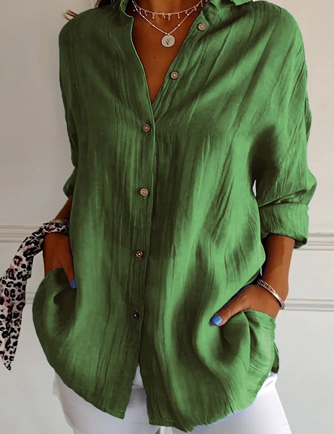 Blouse dames groen met knopen vooraanzicht