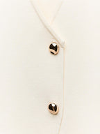 Gilet top wit met gouden knopen detail shot
