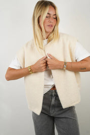Vest van zachte wol crème kleur front view