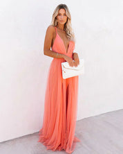 Maxi jurk oranje transparant met diepe hals en schouderbandjes front view