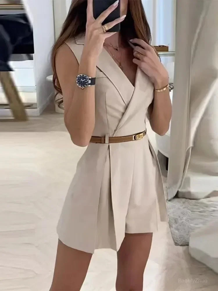 Chique V-hals playsuit beige met ceintuur, front view