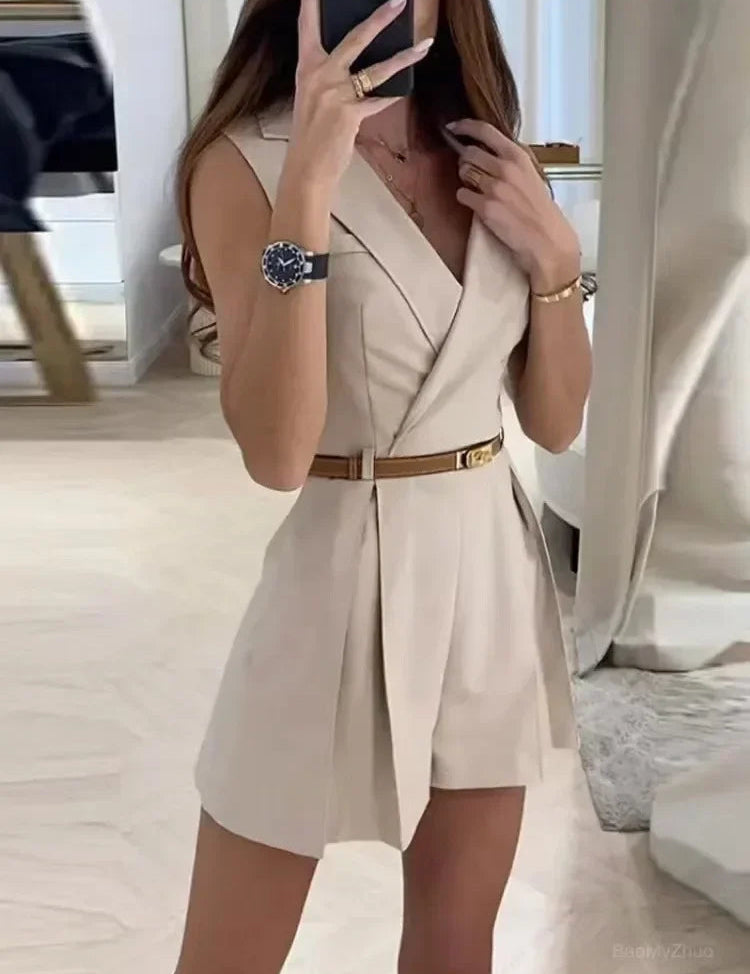 Chique V-hals playsuit beige met ceintuur, front view